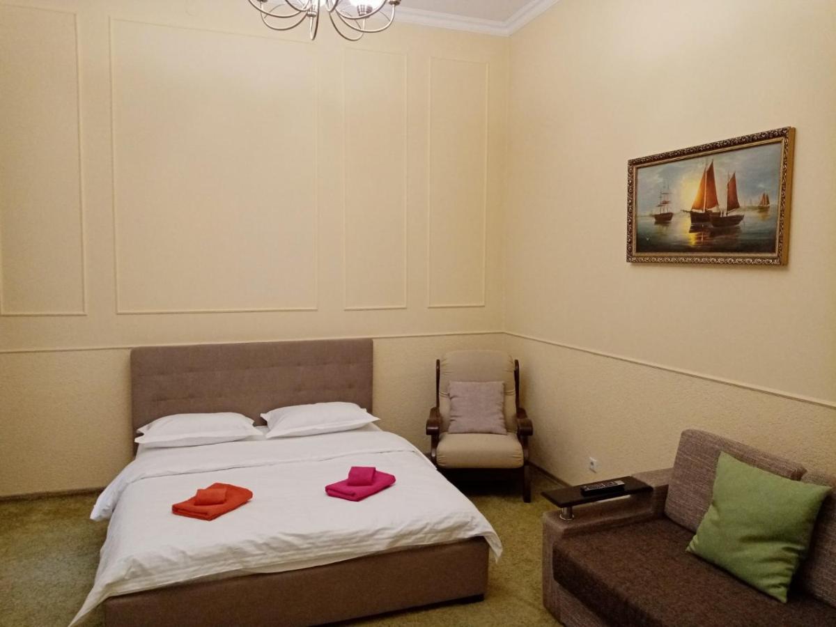 Regrand Apartment On Svobody 22 Lviv Bagian luar foto